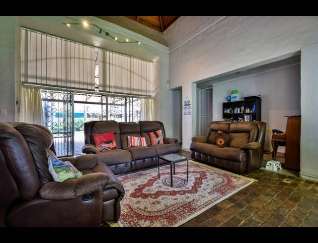 4 BEDROOM HOUSE FOR SALE IN SINOVILLE